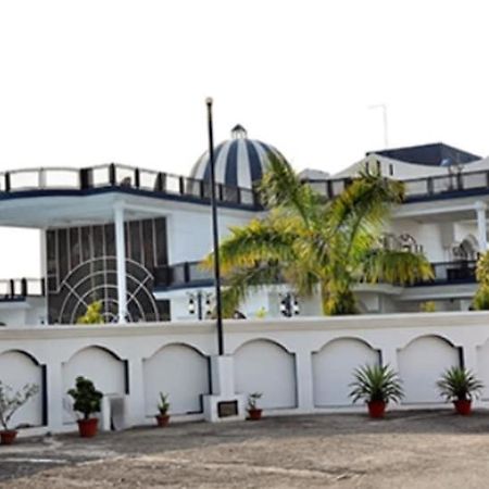 Mukund Madhav Royals Lucknow Hotel Exterior photo