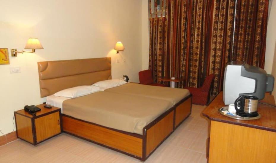 Mukund Madhav Royals Lucknow Hotel Exterior photo