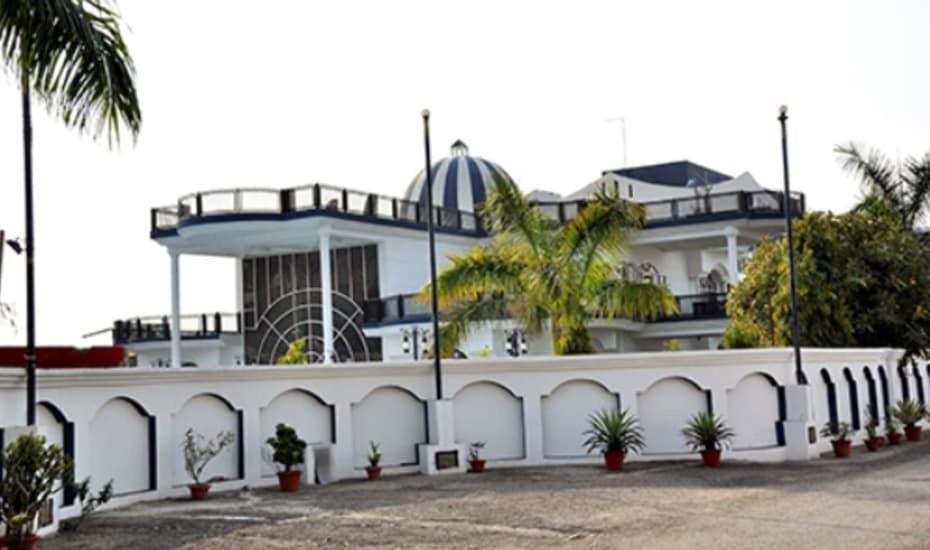 Mukund Madhav Royals Lucknow Hotel Exterior photo